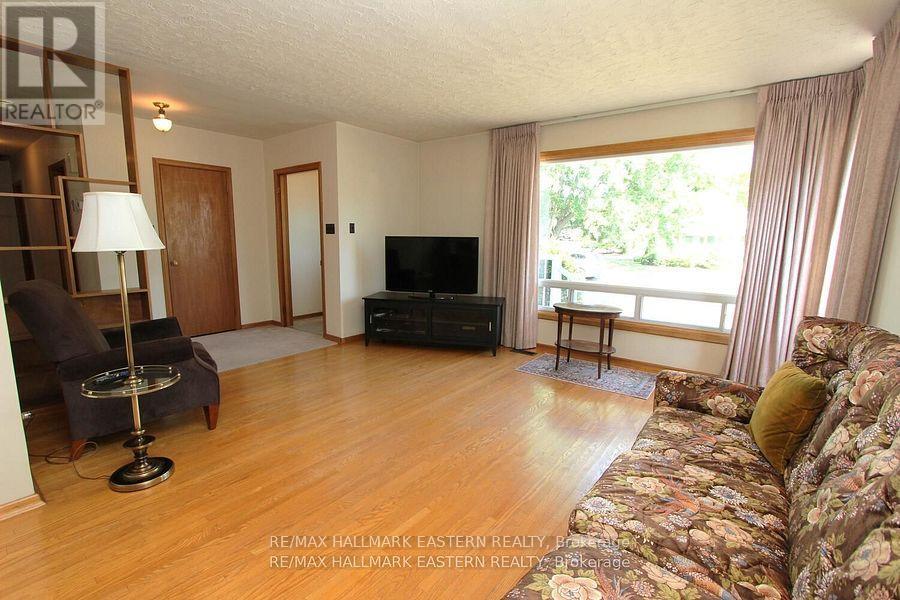 Photo 4 of 66 Margaret Street, Trent Hills ON