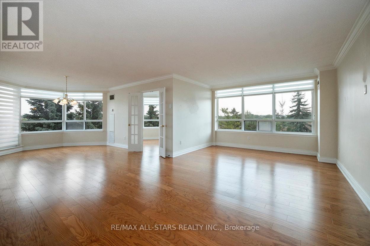 Photo 10 of 404 610 Bullock Drive, Markham ON