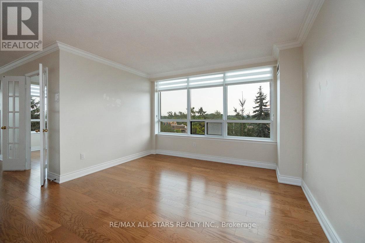 Photo 12 of 404 610 Bullock Drive, Markham ON