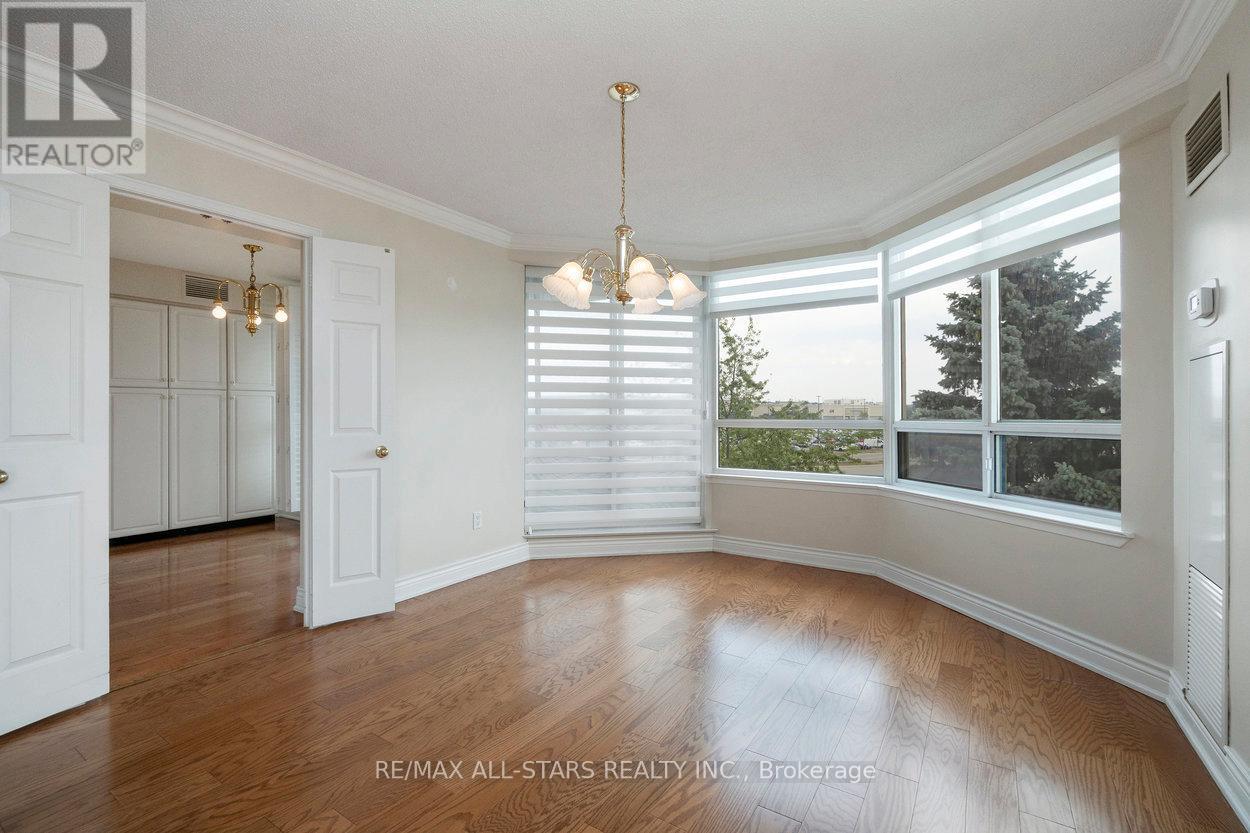 Photo 17 of 404 610 Bullock Drive, Markham ON