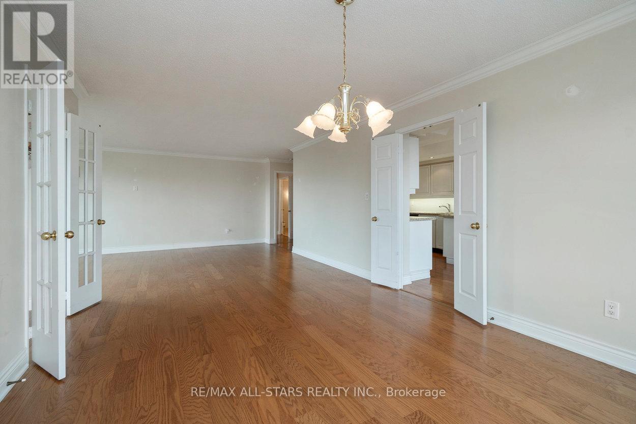 Photo 18 of 404 610 Bullock Drive, Markham ON