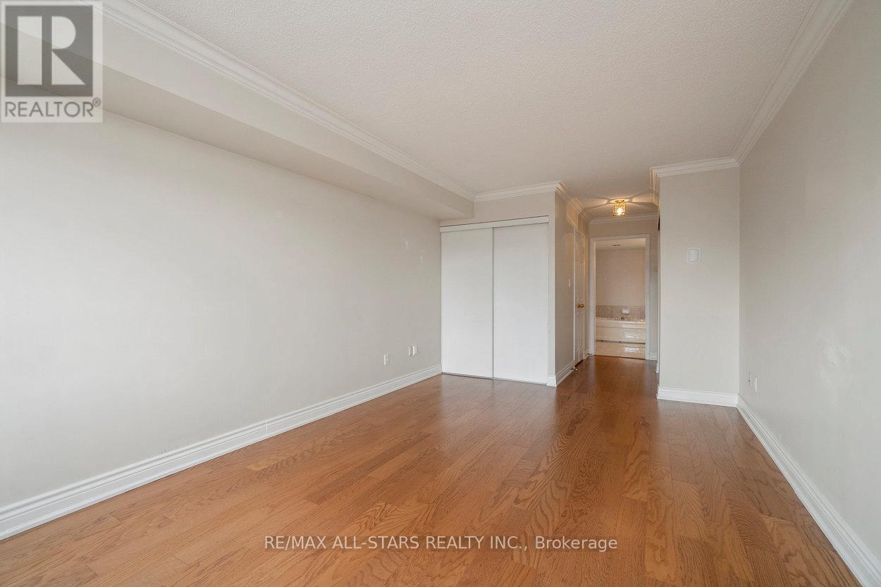 Photo 27 of 404 610 Bullock Drive, Markham ON