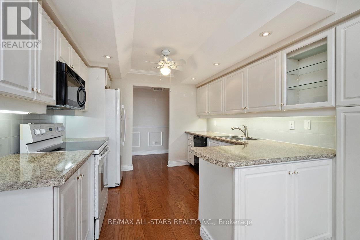 Photo 9 of 404 610 Bullock Drive, Markham ON