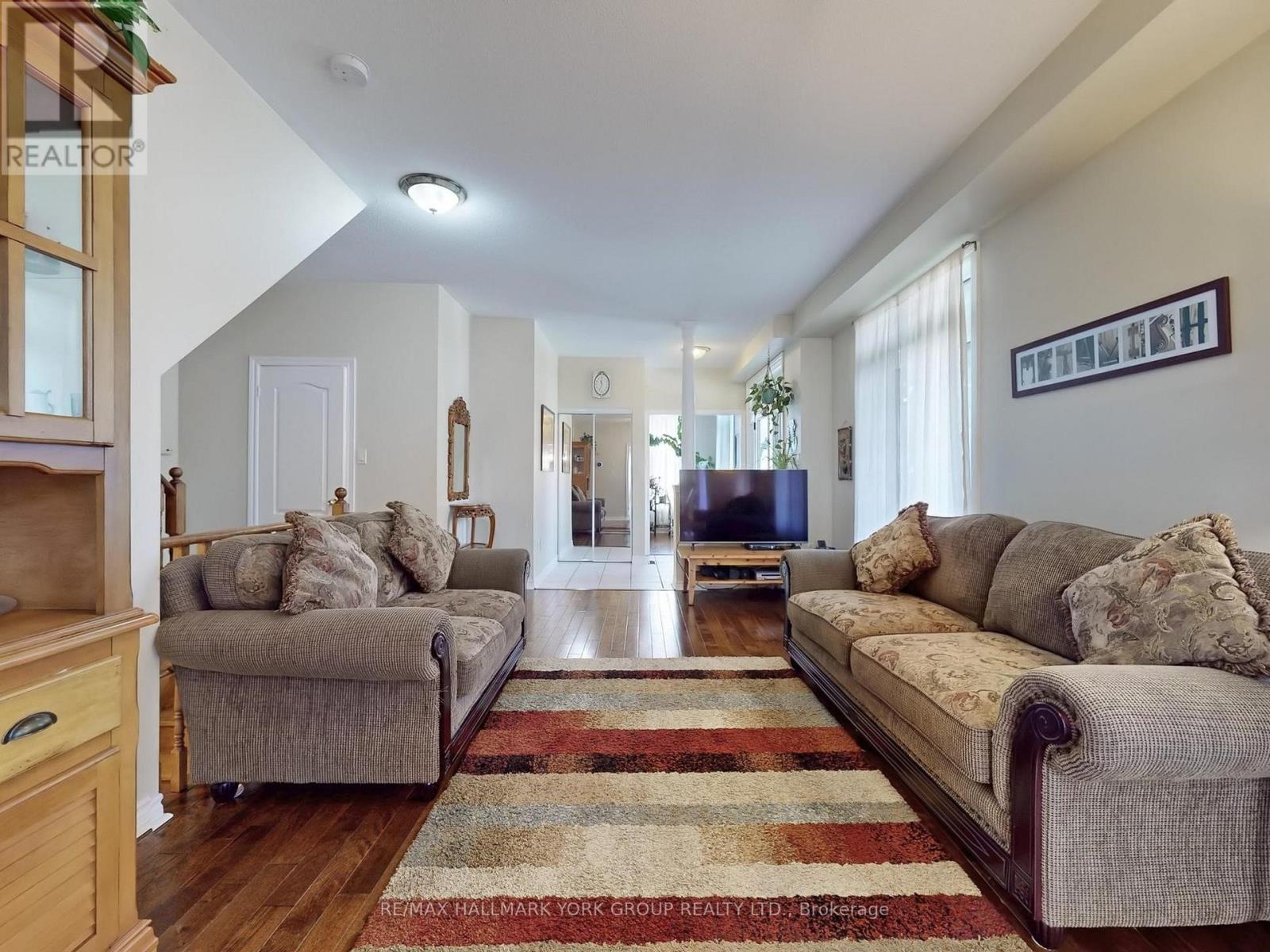 Photo 11 of 1 Lander Crescent, Vaughan ON