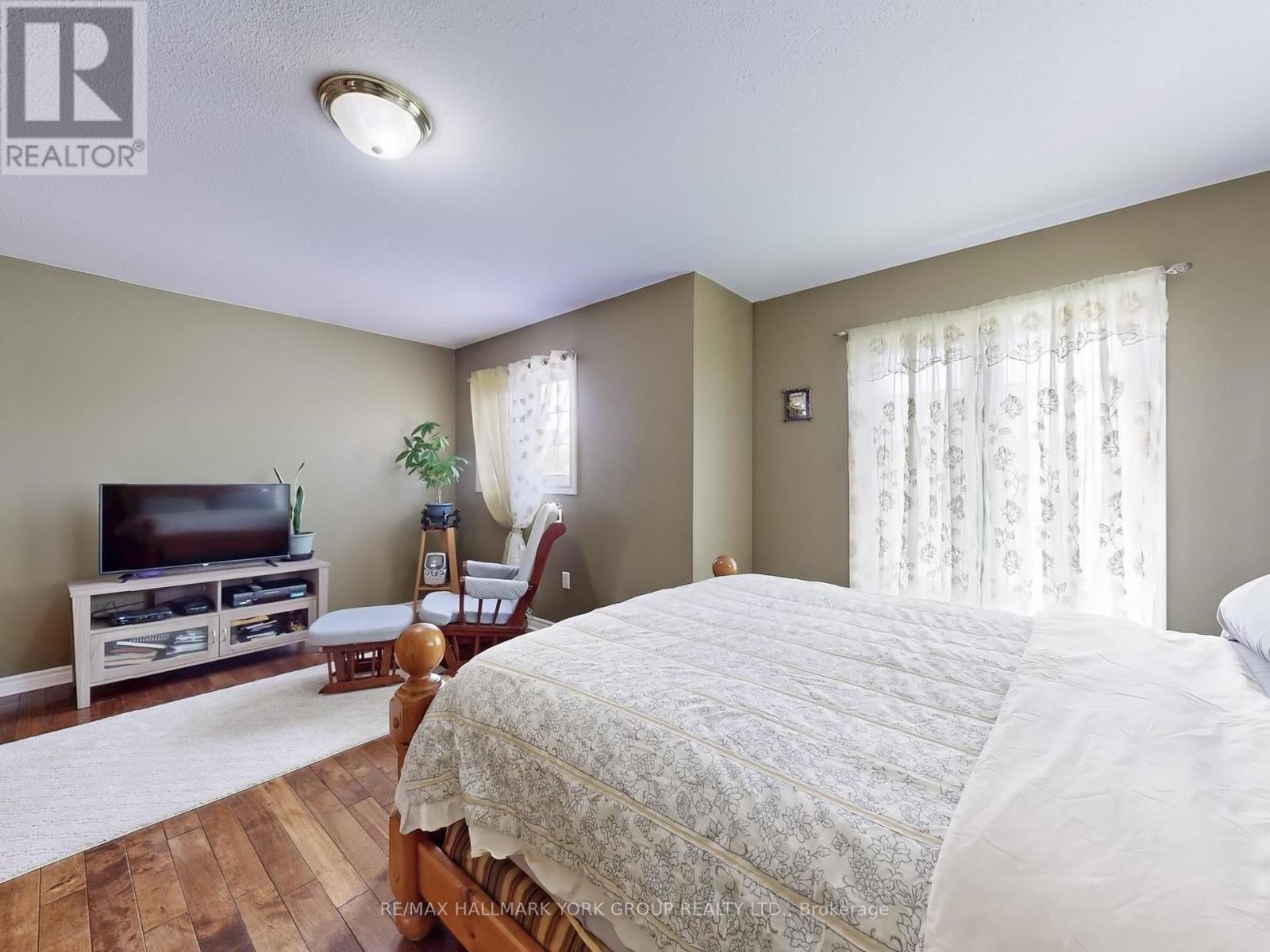 Photo 21 of 1 Lander Crescent, Vaughan ON