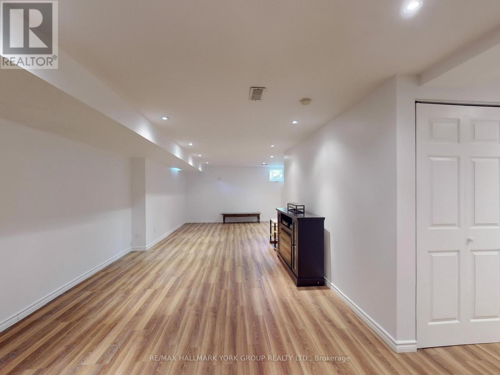 Photo 24 of 1 Lander Crescent, Vaughan ON