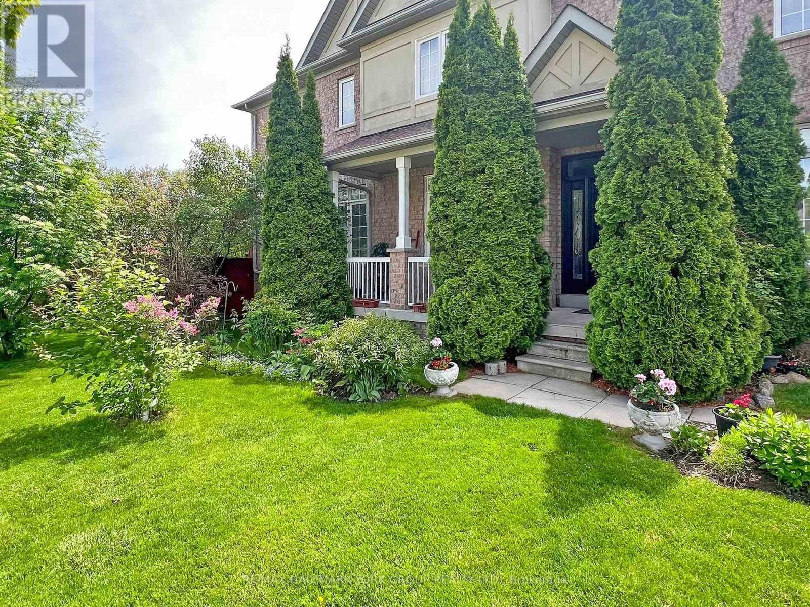 Photo 3 of 1 Lander Crescent, Vaughan ON