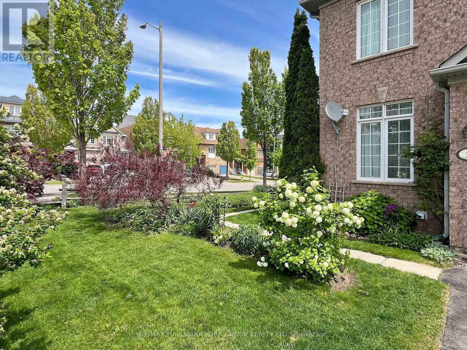 Photo 8 of 1 Lander Crescent, Vaughan ON