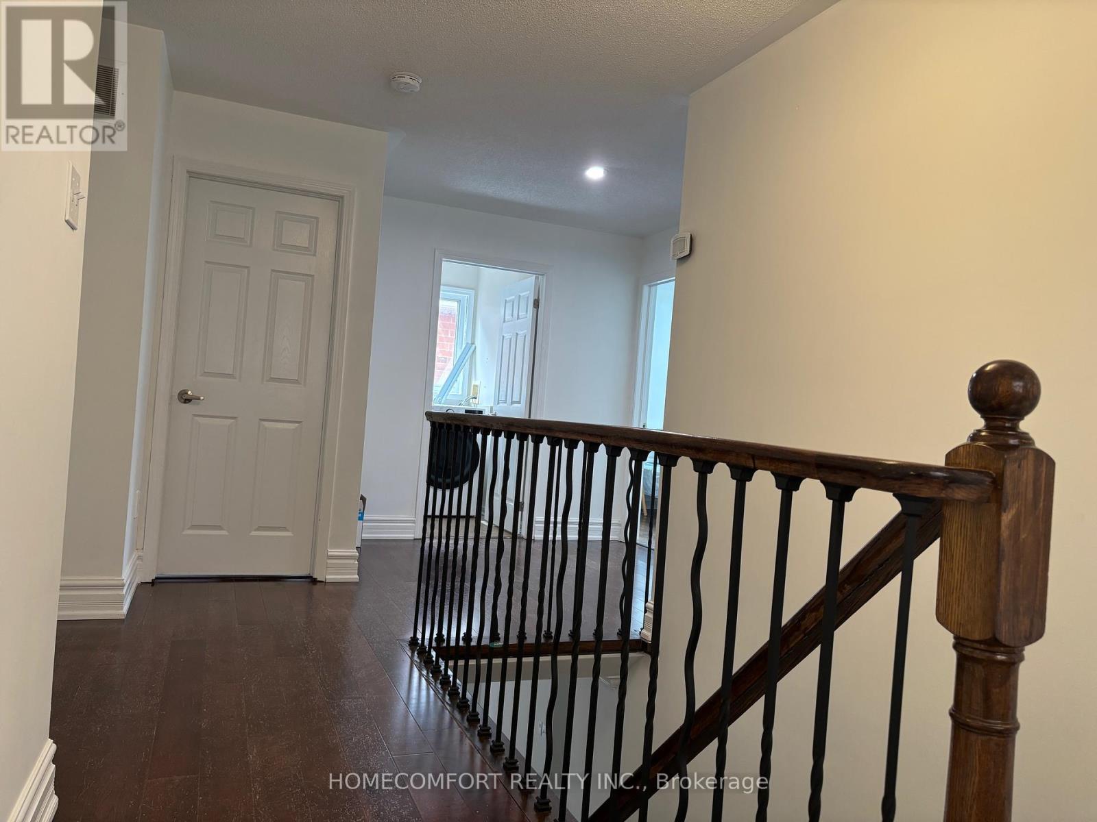 Photo 11 of 230 Lewis Honey Drive, Aurora ON