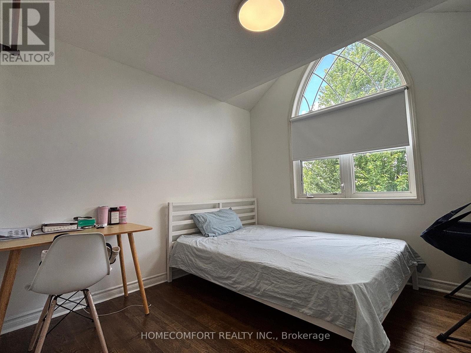 Photo 16 of 230 Lewis Honey Drive, Aurora ON
