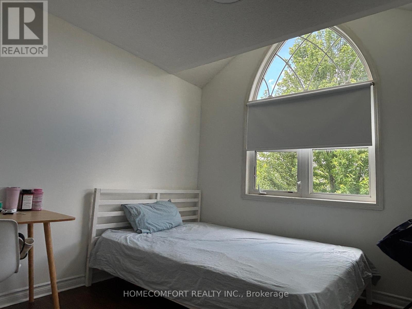 Photo 17 of 230 Lewis Honey Drive, Aurora ON