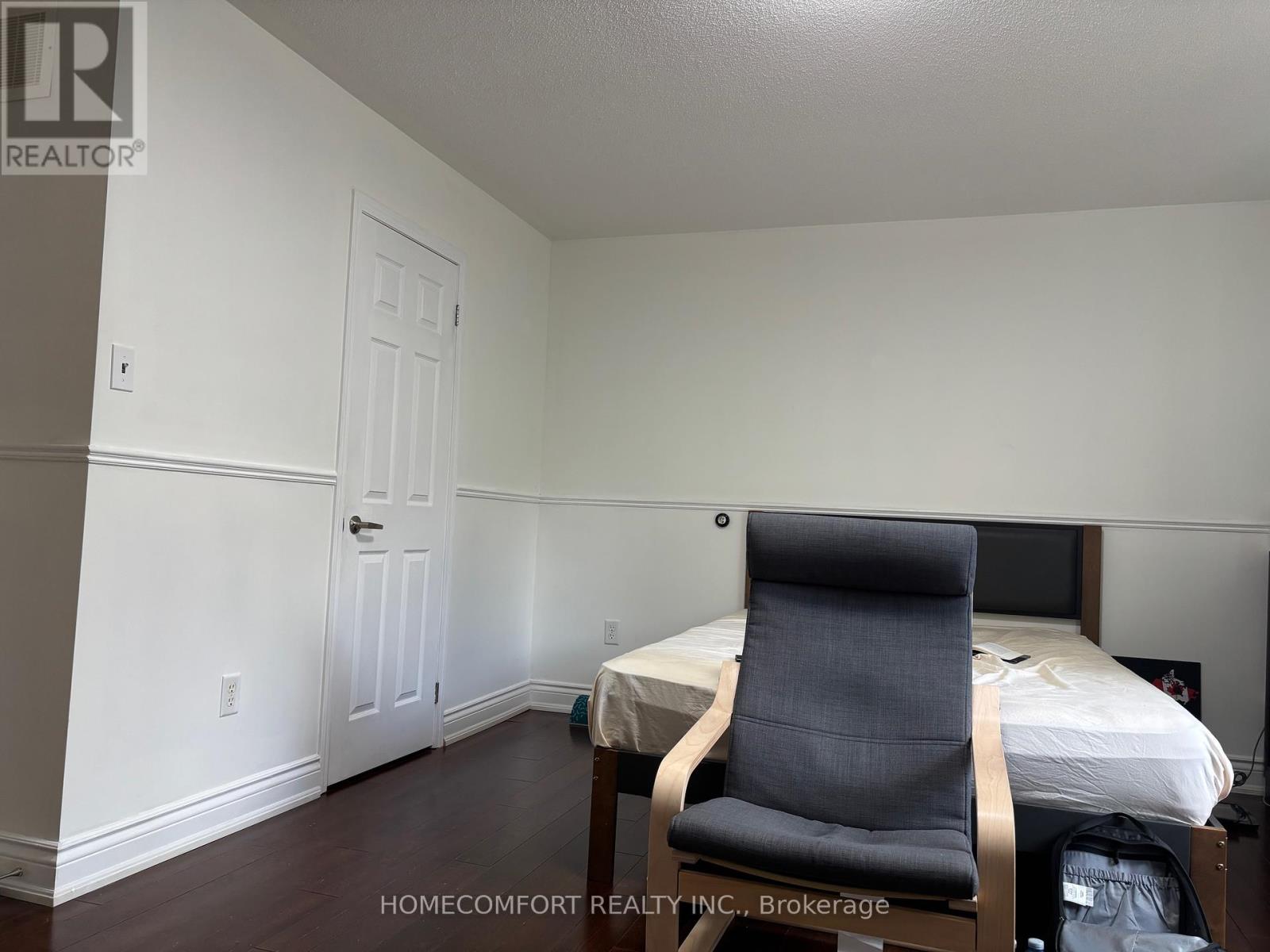 Photo 18 of 230 Lewis Honey Drive, Aurora ON