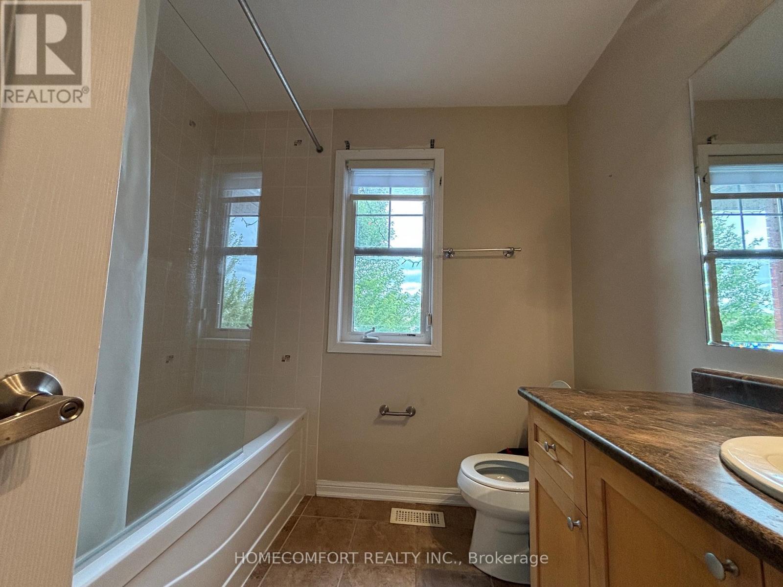 Photo 19 of 230 Lewis Honey Drive, Aurora ON