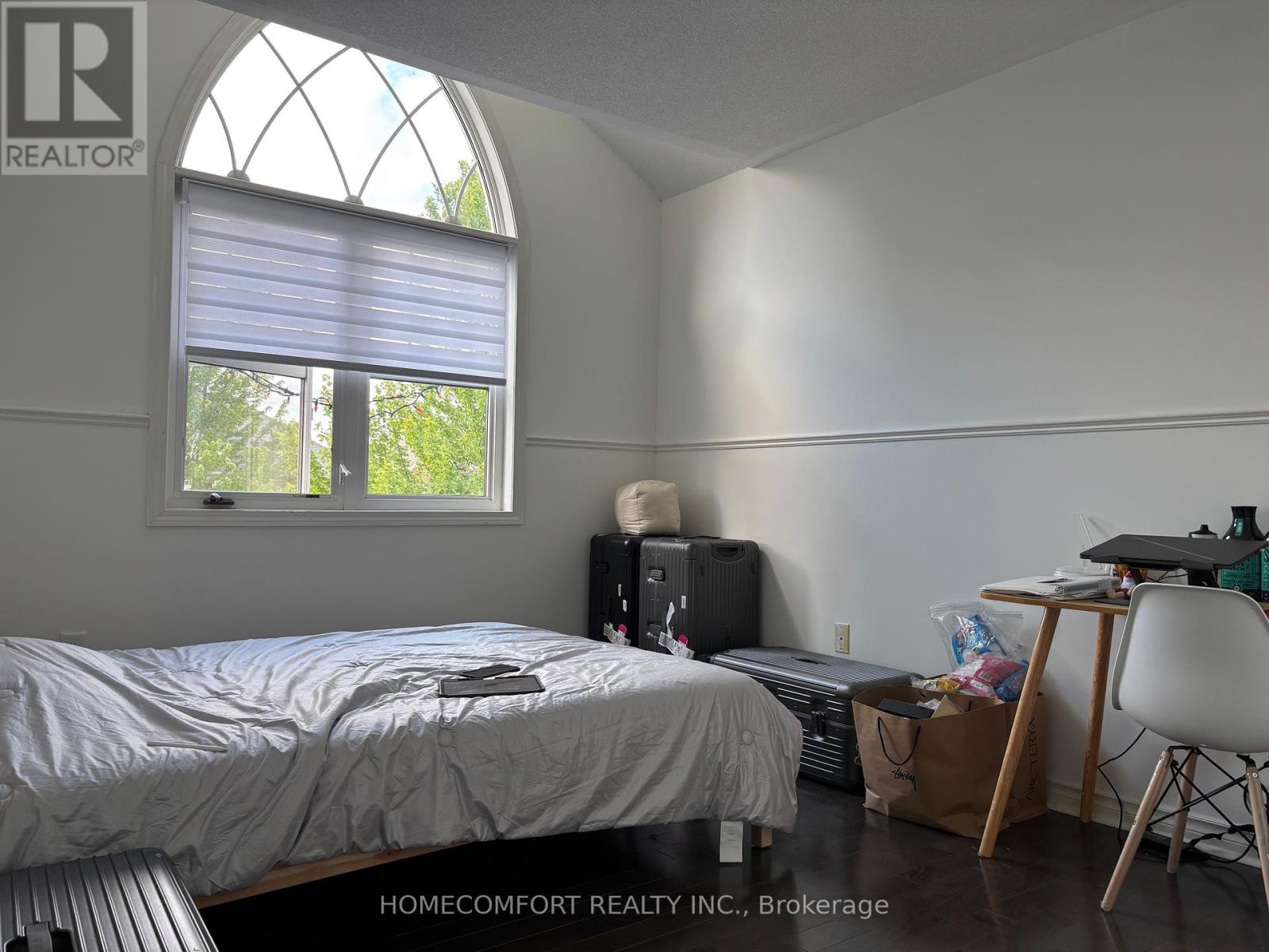 Photo 20 of 230 Lewis Honey Drive, Aurora ON
