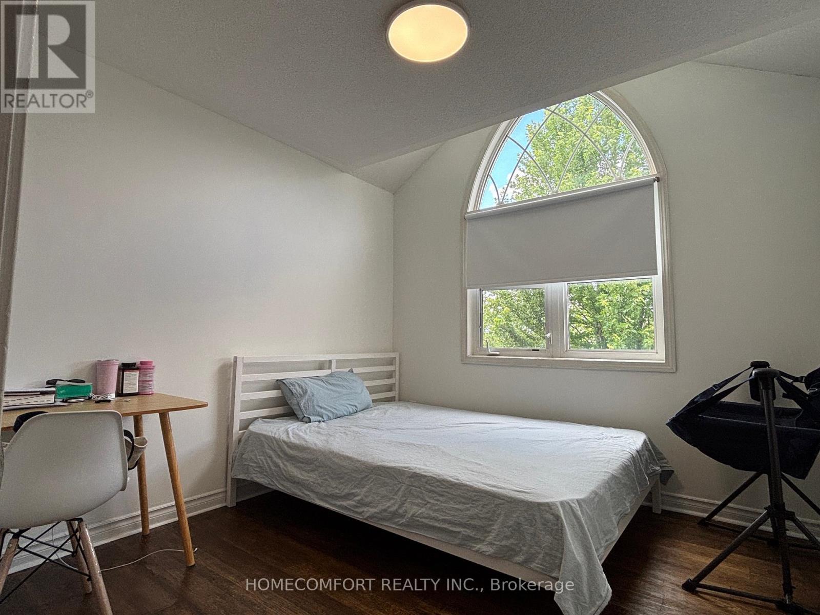 Photo 21 of 230 Lewis Honey Drive, Aurora ON