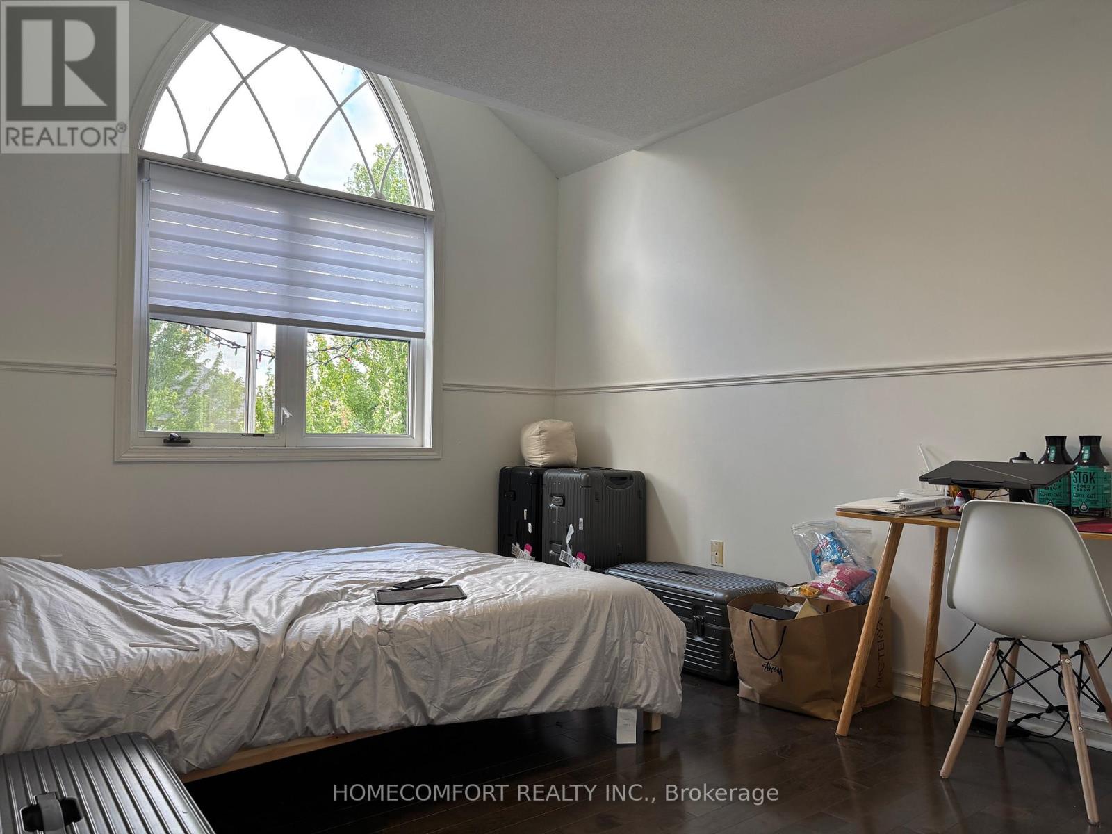 Photo 23 of 230 Lewis Honey Drive, Aurora ON