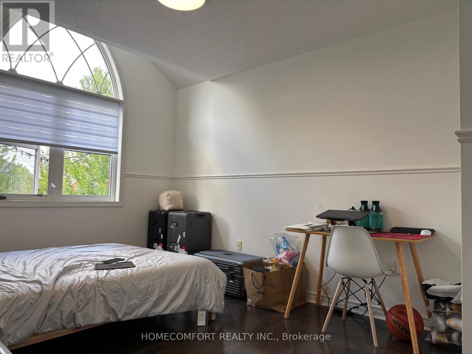 Photo 24 of 230 Lewis Honey Drive, Aurora ON