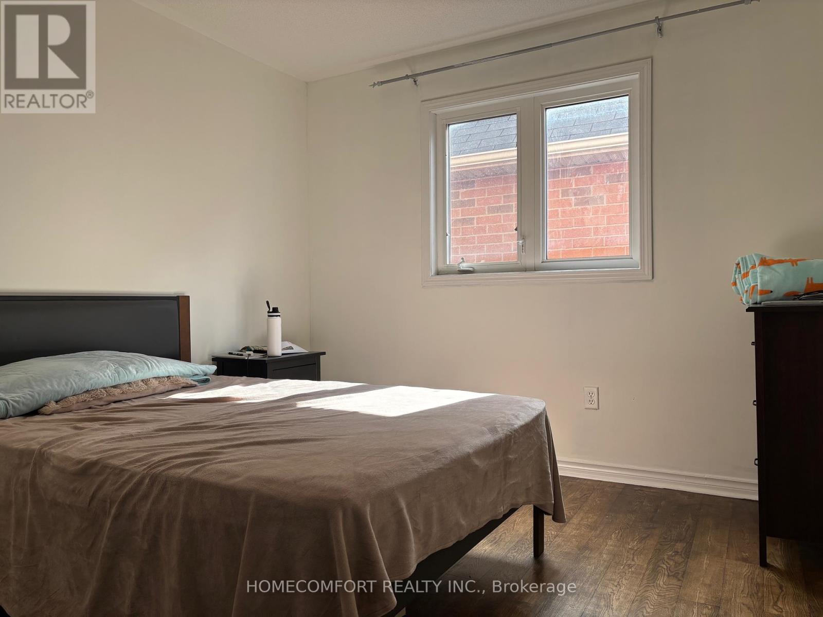 Photo 27 of 230 Lewis Honey Drive, Aurora ON