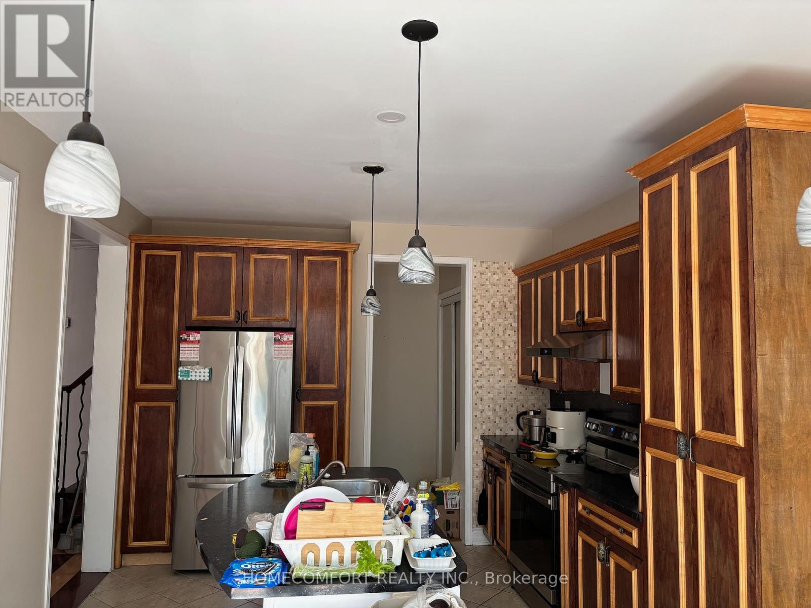 Photo 6 of 230 Lewis Honey Drive, Aurora ON