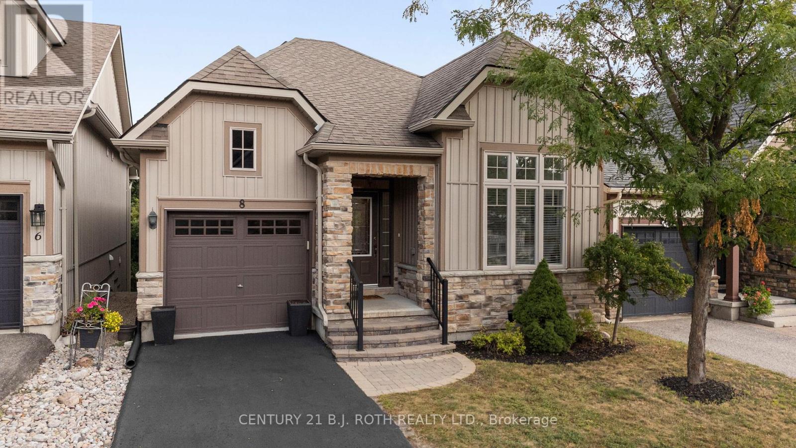 Photo 2 of 8 Canterbury Circle, Orillia ON