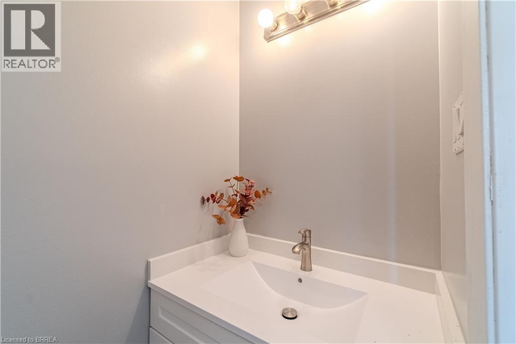 Photo 16 of 15 Centennial Drive Unit D, Brantford ON