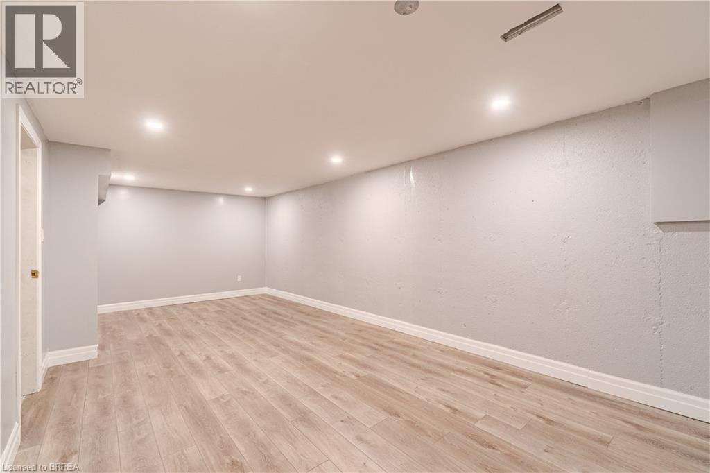 Photo 29 of 15 Centennial Drive Unit D, Brantford ON