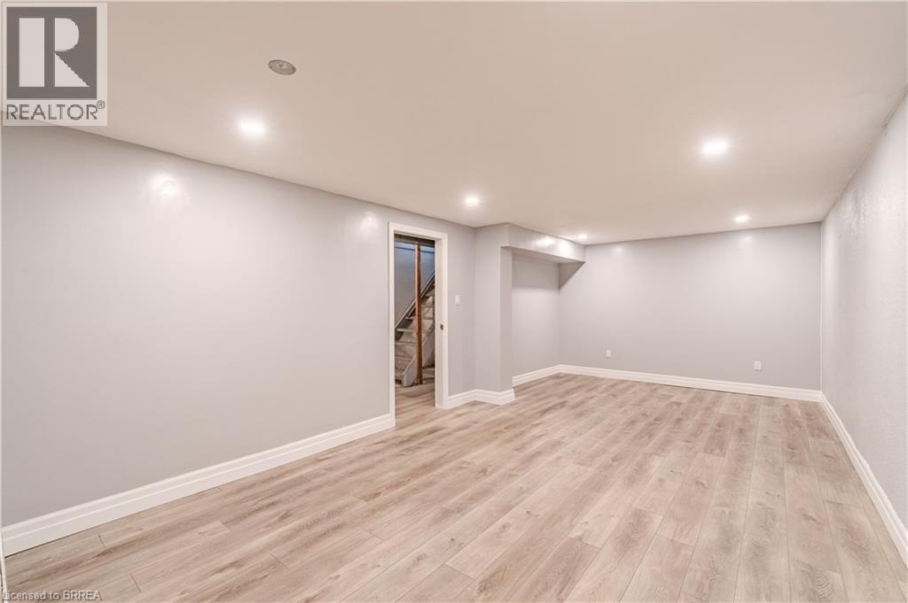 Photo 30 of 15 Centennial Drive Unit D, Brantford ON