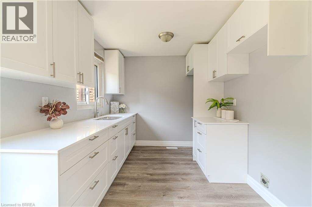 Photo 8 of 15 Centennial Drive Unit D, Brantford ON