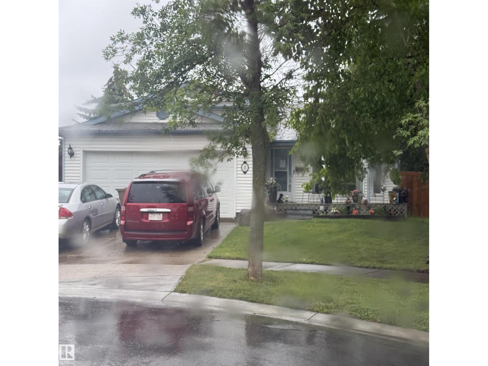 Photo 1 of 3 Dillon Pl, St Albert AB