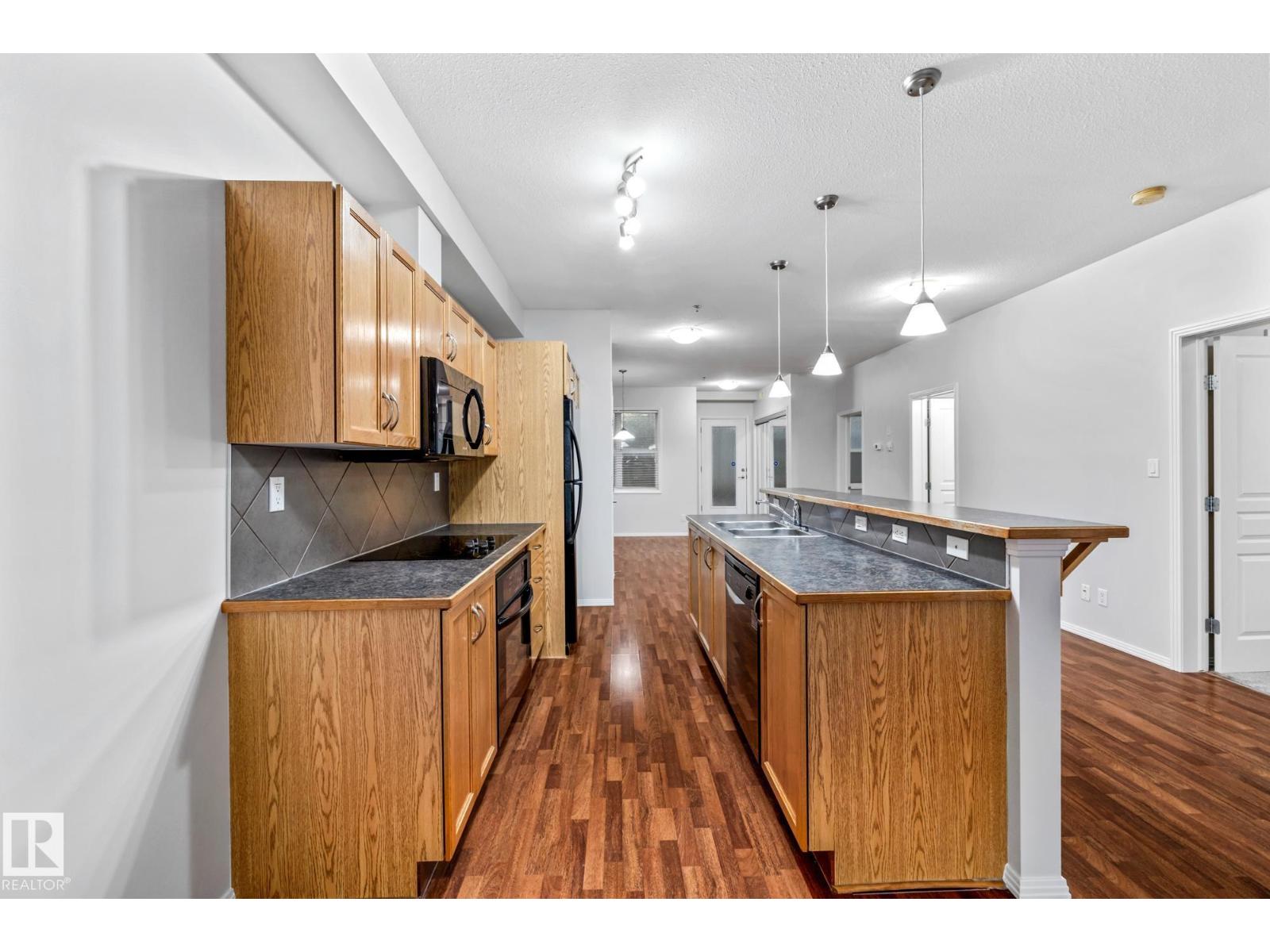Photo 10 of 127 4831 104 A St Nw, Edmonton AB