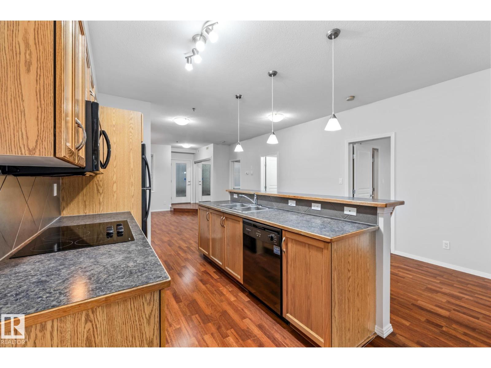 Photo 11 of 127 4831 104 A St Nw, Edmonton AB