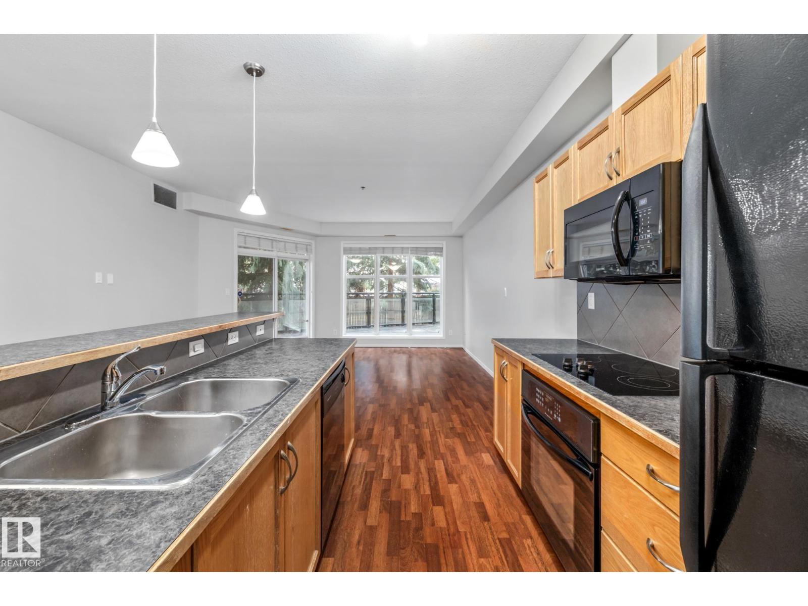 Photo 13 of 127 4831 104 A St Nw, Edmonton AB