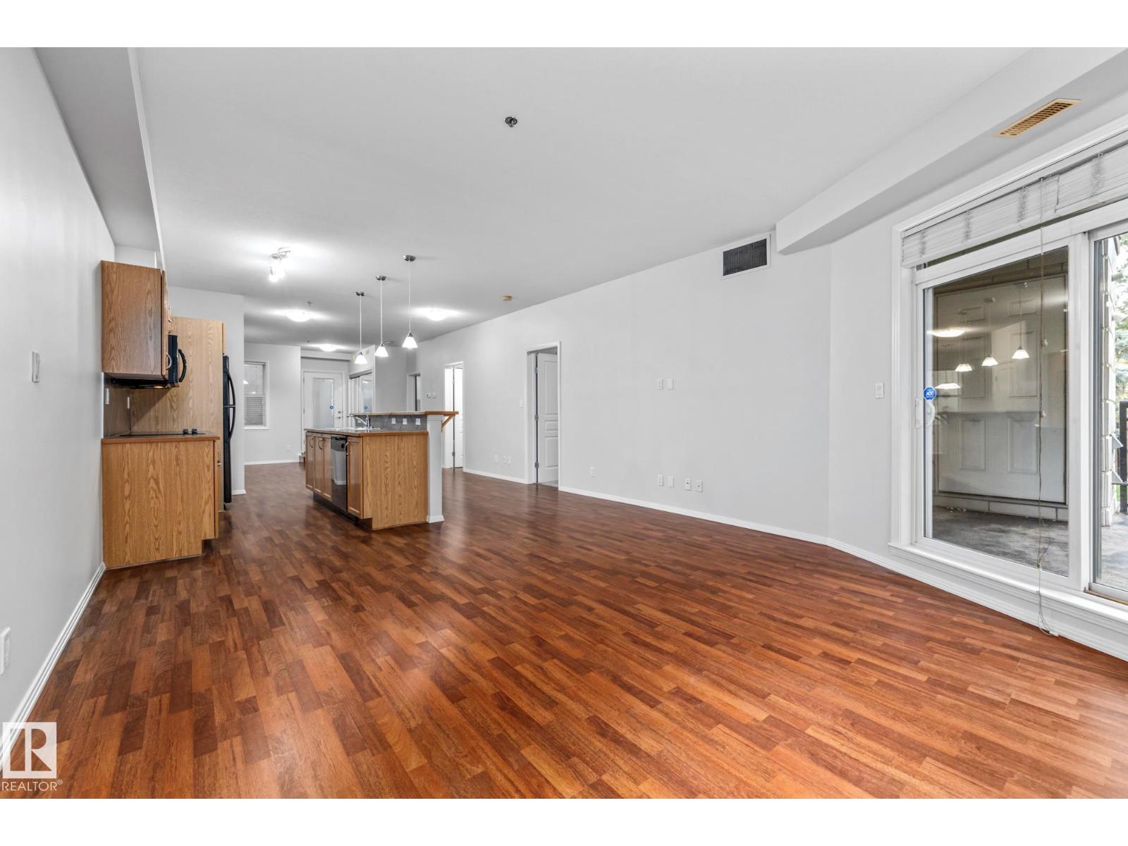Photo 17 of 127 4831 104 A St Nw, Edmonton AB