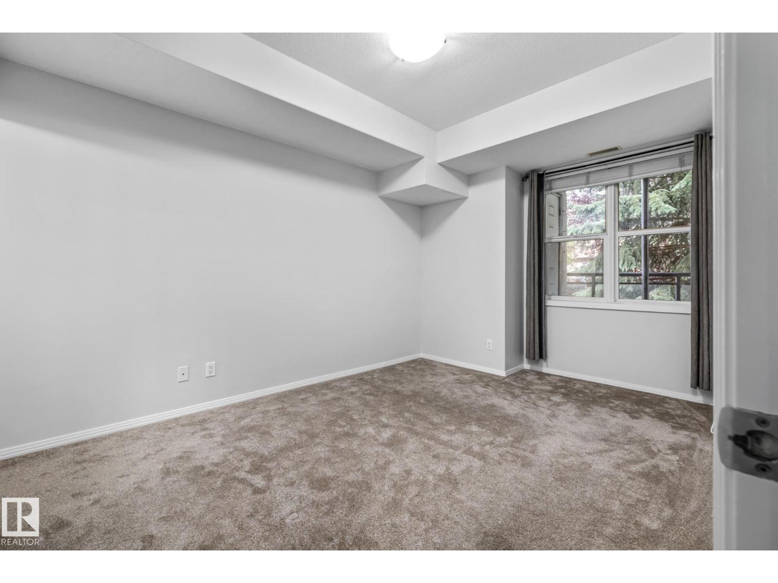 Photo 21 of 127 4831 104 A St Nw, Edmonton AB