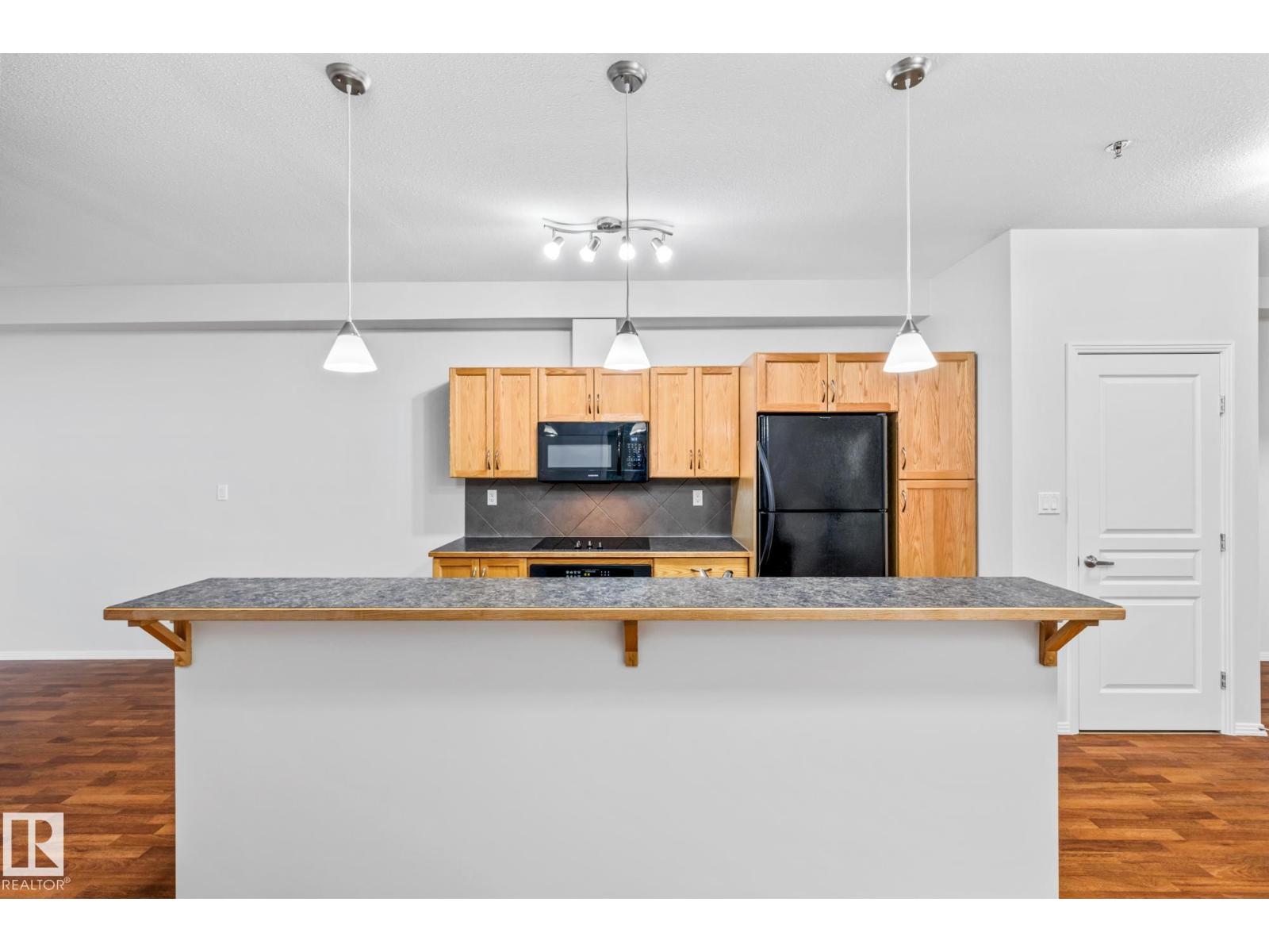 Photo 9 of 127 4831 104 A St Nw, Edmonton AB
