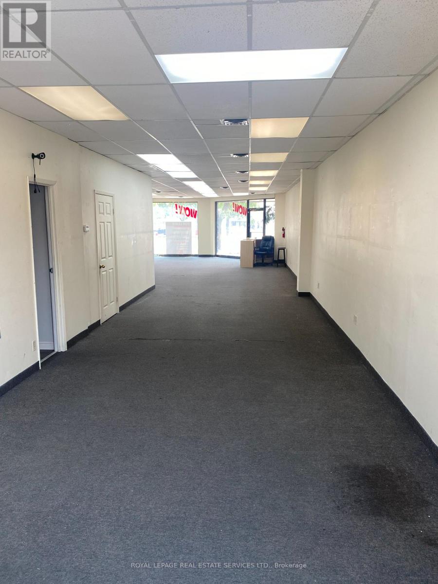 Photo 4 of 7 A 257 Dundas Street, Mississauga ON