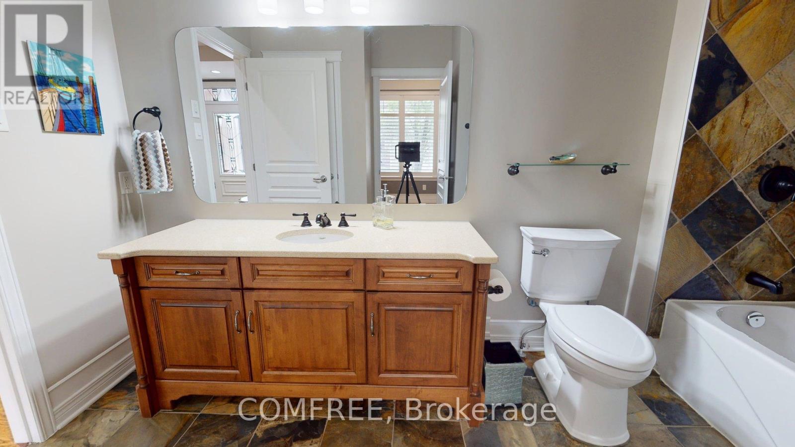 Photo 13 of 176 Solera Circle, Ottawa ON