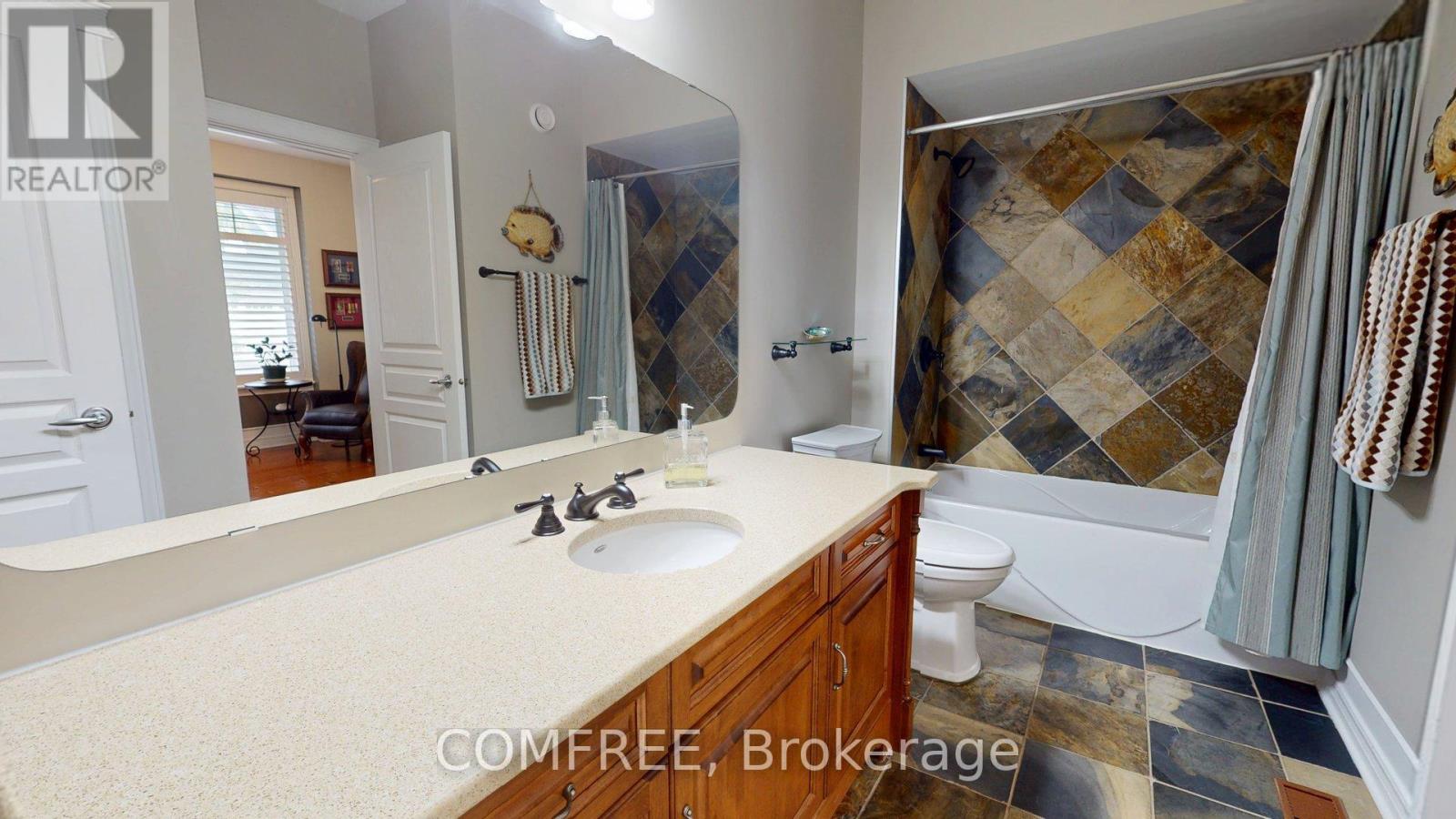 Photo 14 of 176 Solera Circle, Ottawa ON