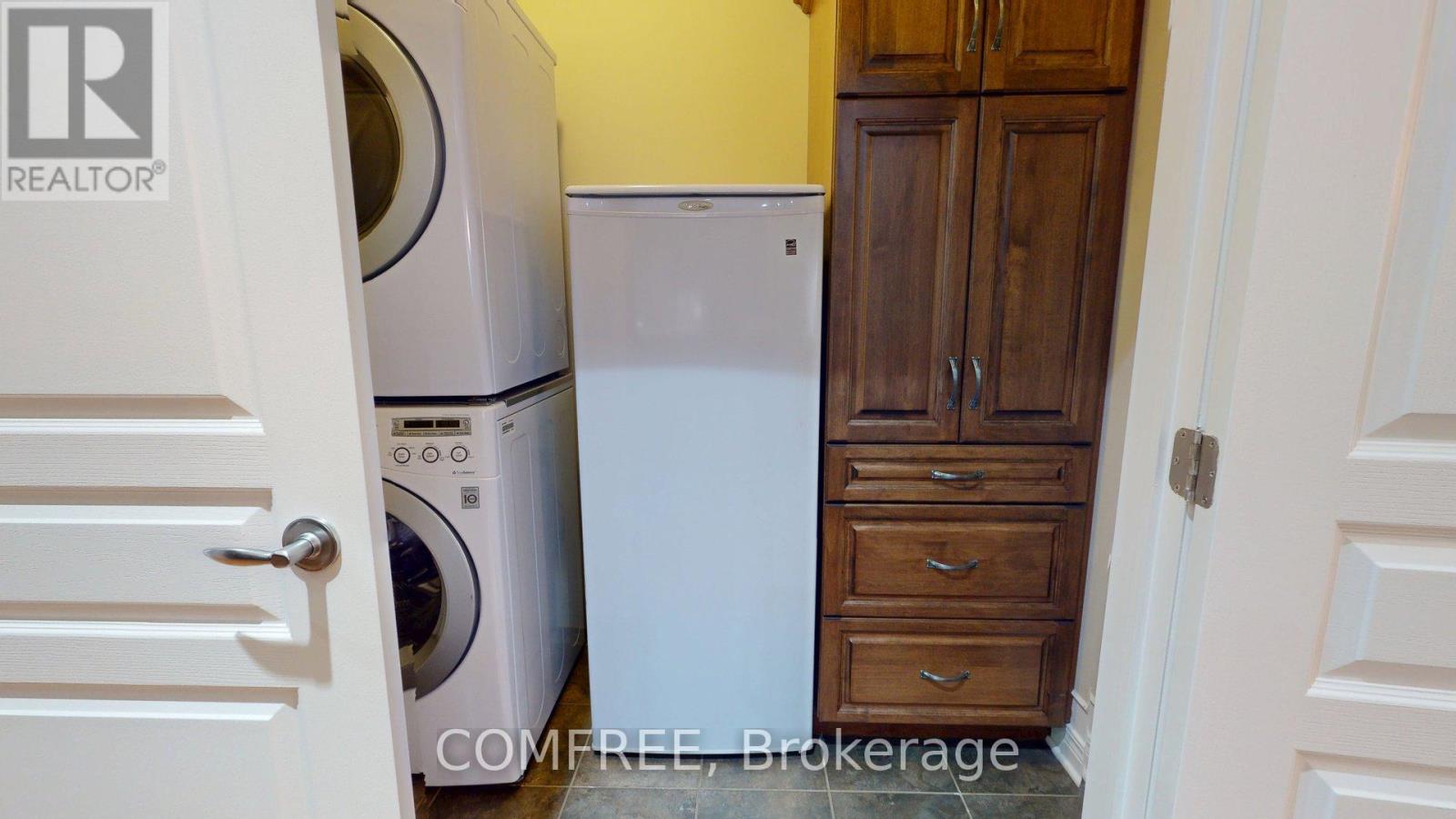 Photo 16 of 176 Solera Circle, Ottawa ON
