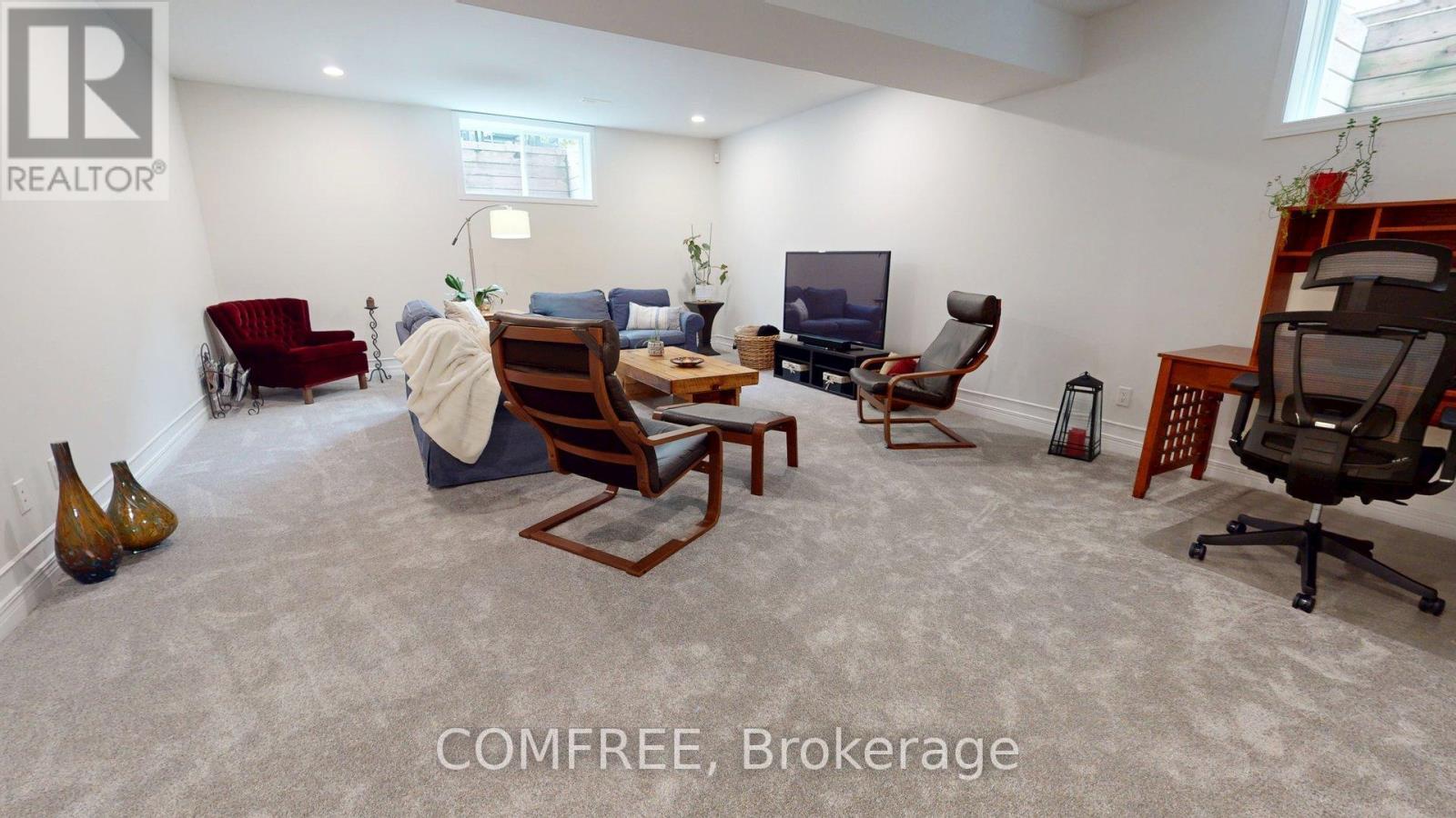 Photo 18 of 176 Solera Circle, Ottawa ON