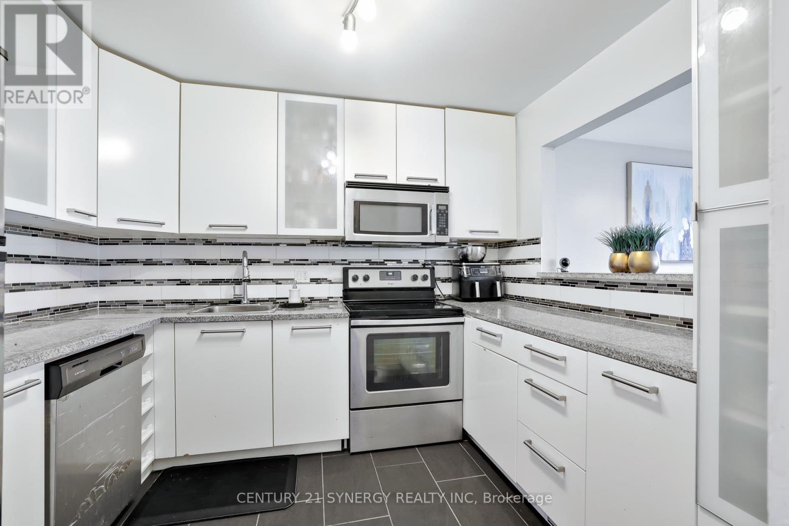 Photo 16 of 17 3415 Uplands Drive, Ottawa ON
