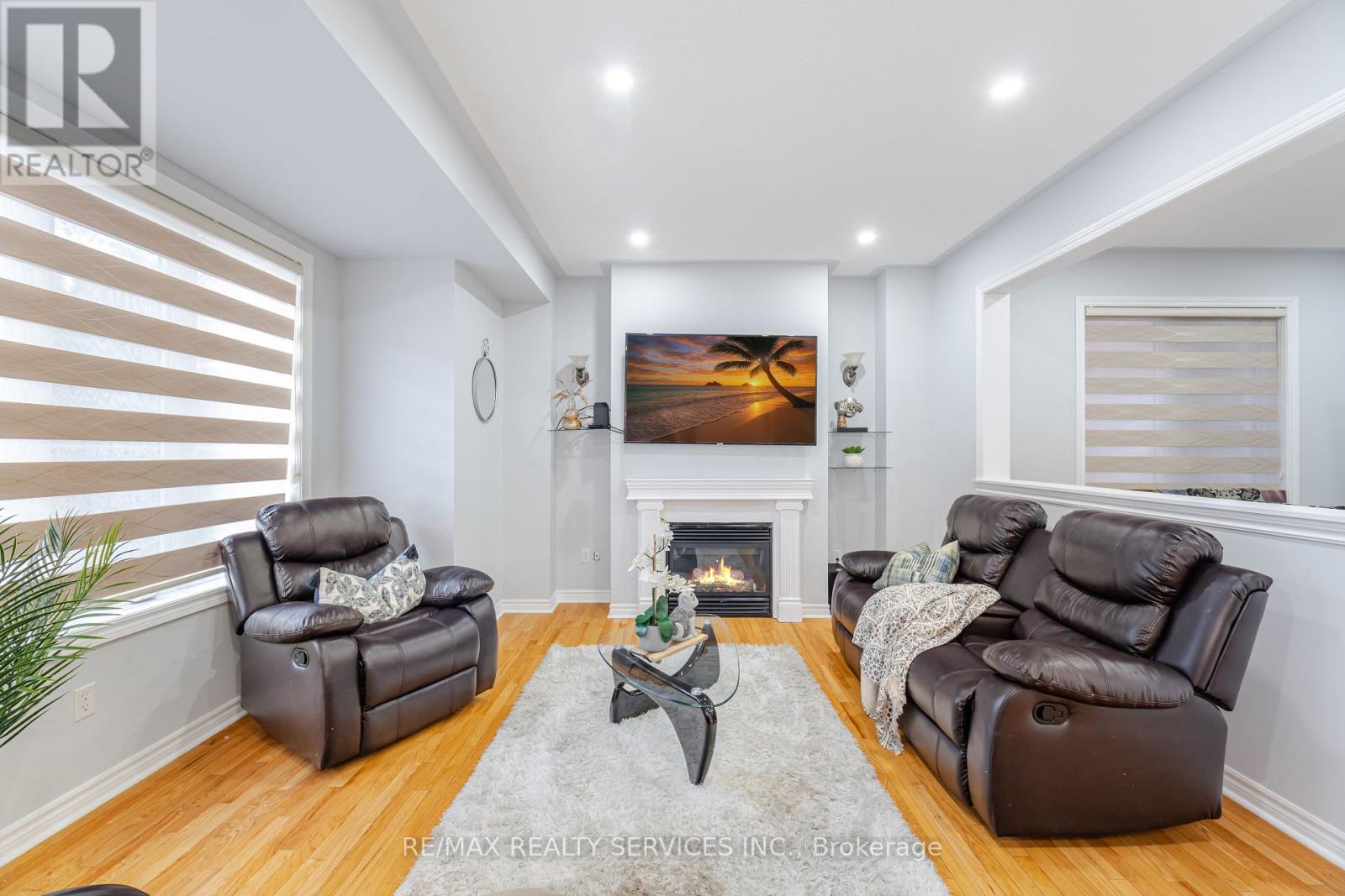 Photo 18 of 27 Hardgate Crescent, Brampton ON