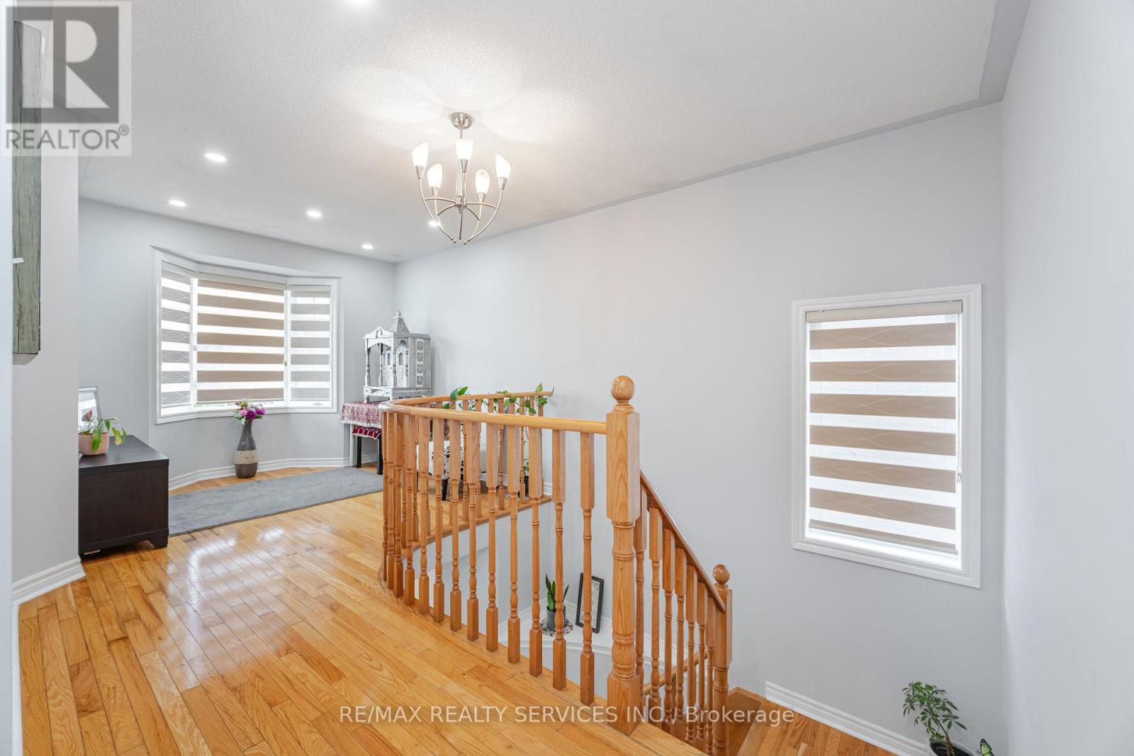 Photo 23 of 27 Hardgate Crescent, Brampton ON