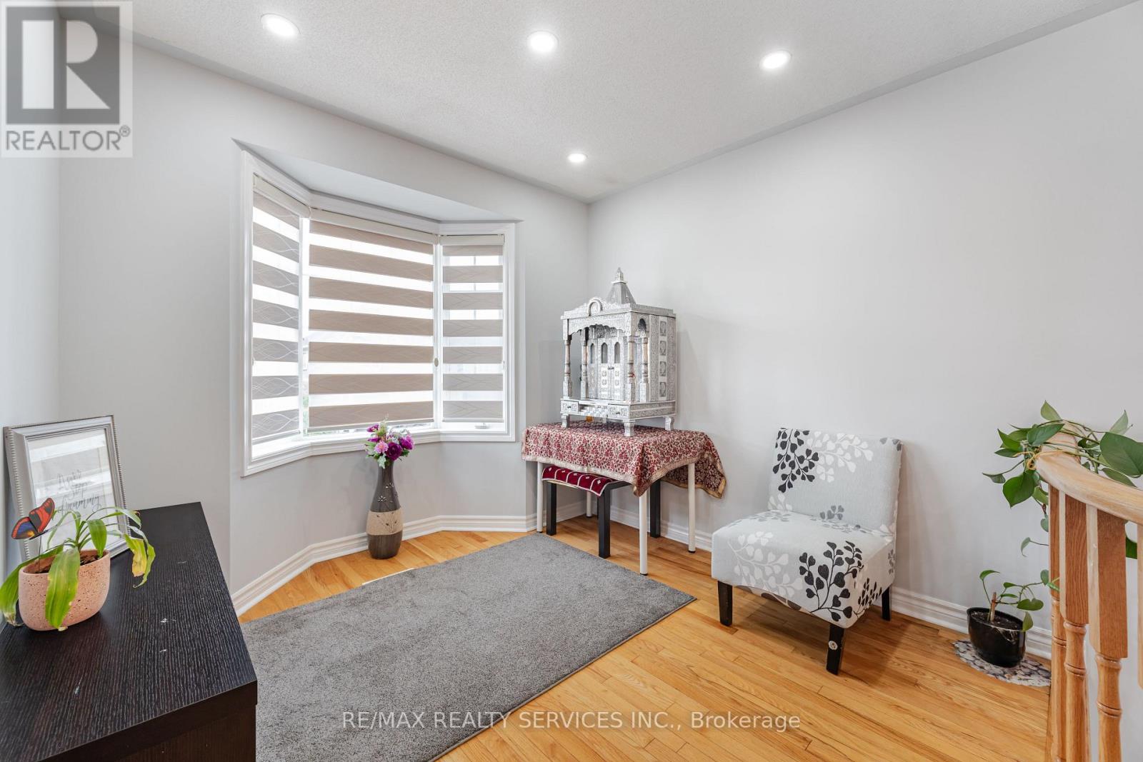 Photo 24 of 27 Hardgate Crescent, Brampton ON
