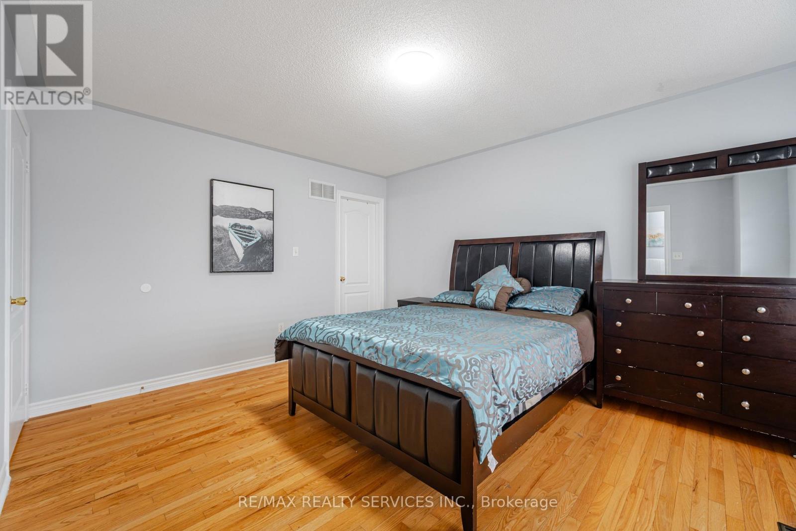 Photo 30 of 27 Hardgate Crescent, Brampton ON