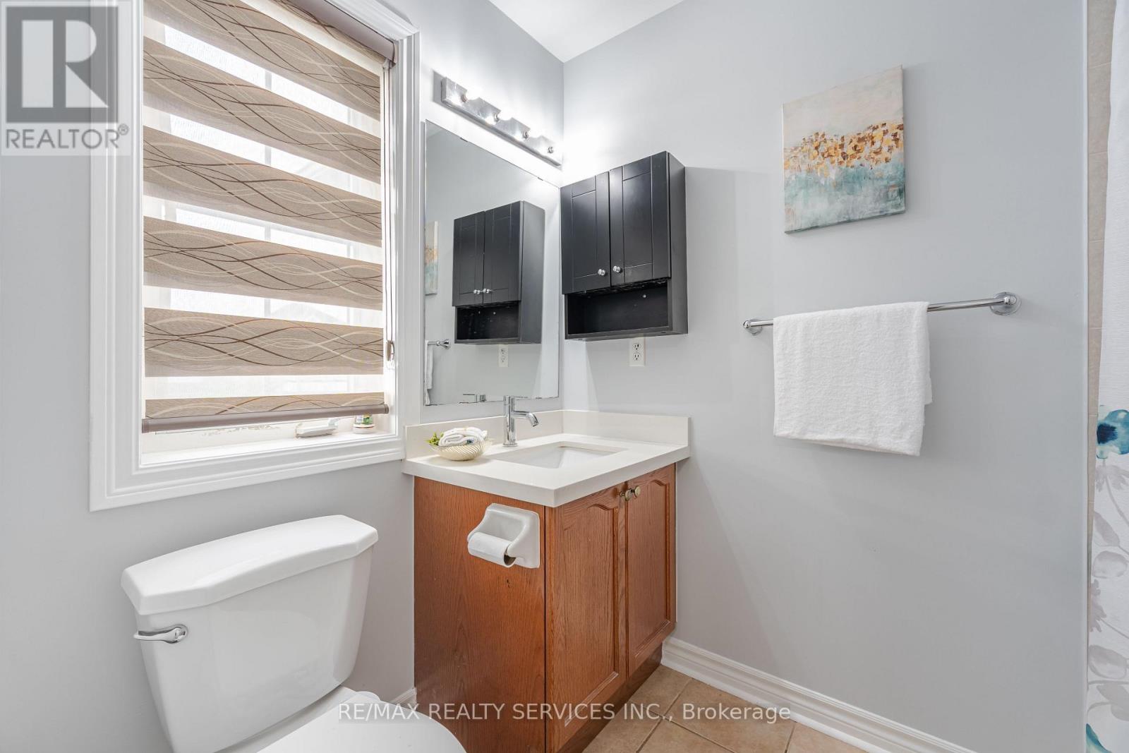 Photo 32 of 27 Hardgate Crescent, Brampton ON
