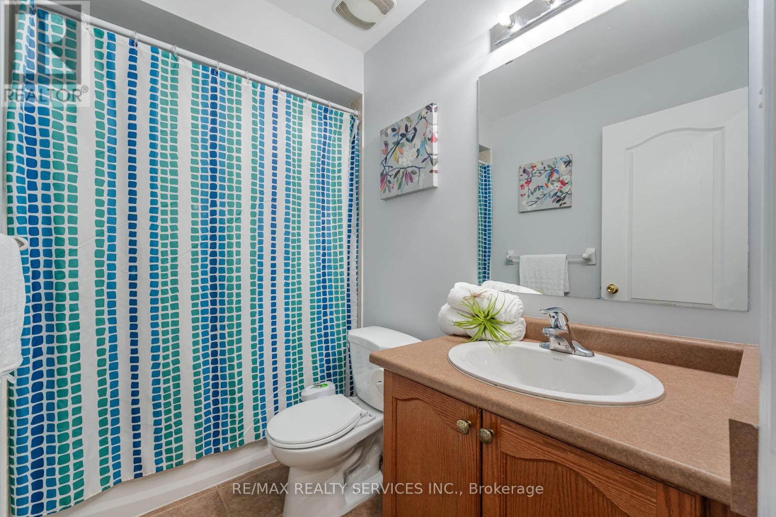 Photo 36 of 27 Hardgate Crescent, Brampton ON