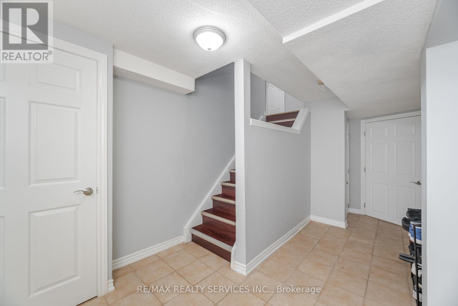 Photo 38 of 27 Hardgate Crescent, Brampton ON