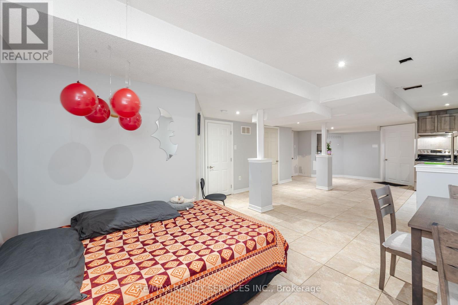 Photo 42 of 27 Hardgate Crescent, Brampton ON