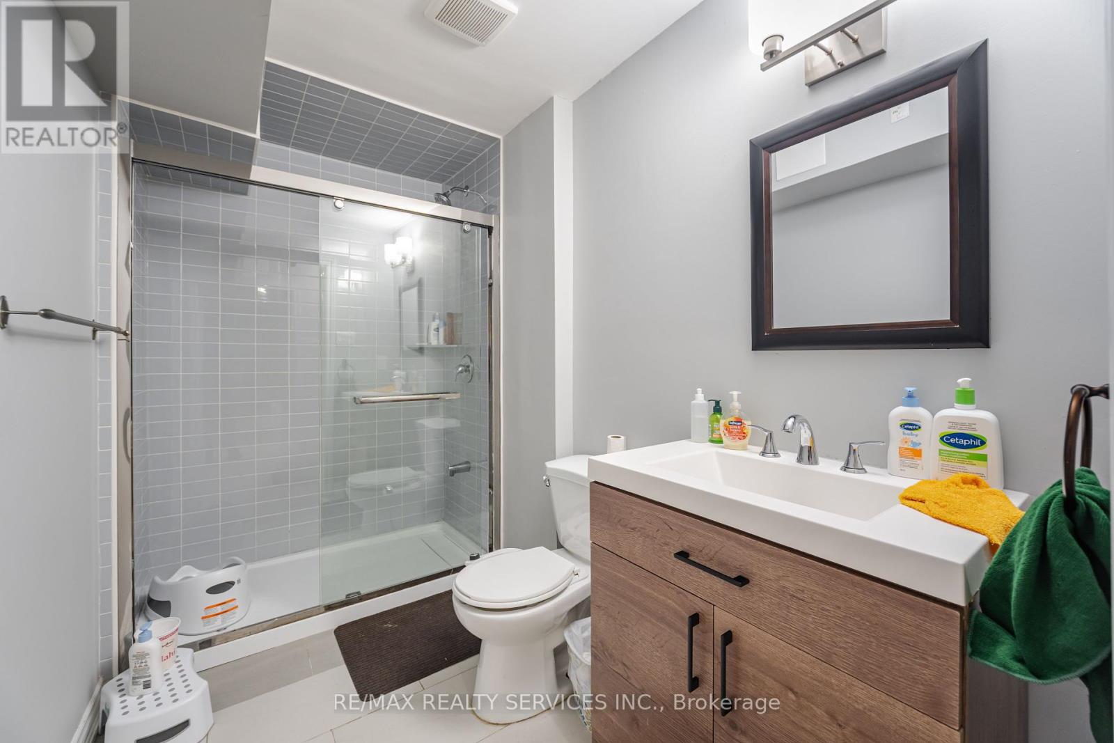 Photo 44 of 27 Hardgate Crescent, Brampton ON